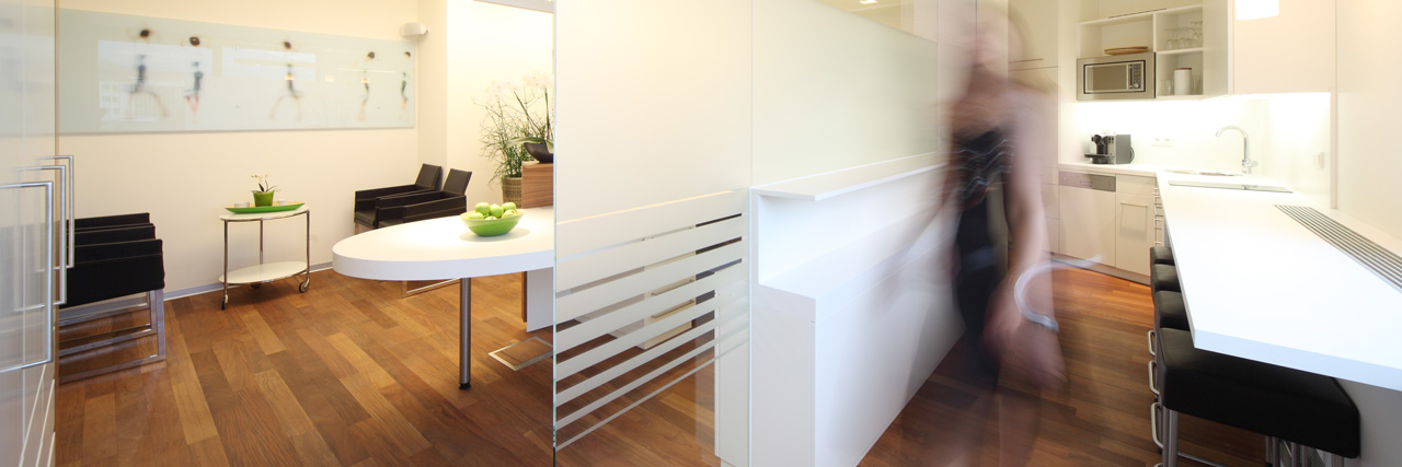 Proimplant Innsbruck - Innenaufnahme der Praxis für MKG Chirurgie 